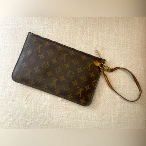 Louis Vuitton neverfull Pouchette wristlet